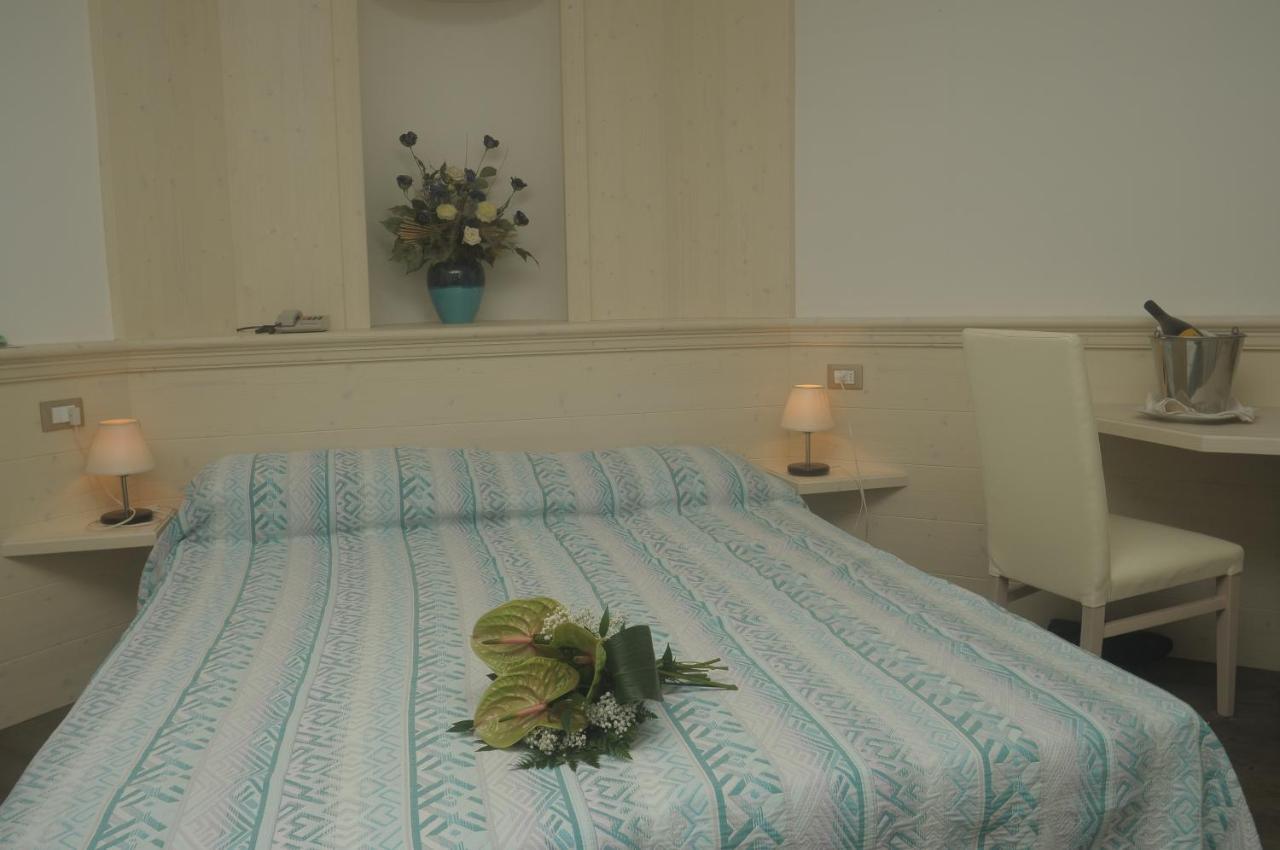 Albergo Antica Rosa Levico Terme Habitación foto